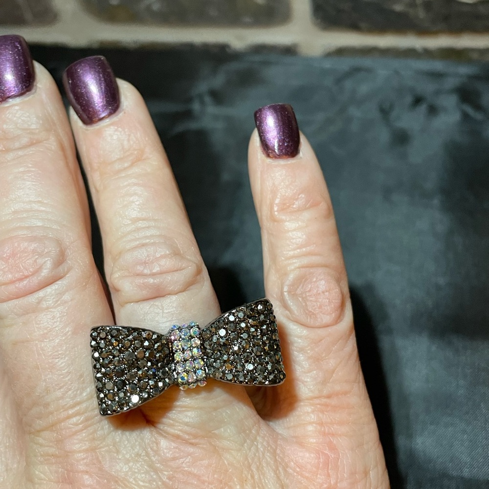 NWT Crystal Bow stretch ring one size fits all black color with crystals